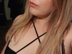 Guimso - blond female with  big tits webcam at xLoveCam