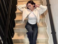 KatieBuss - female with brown hair webcam at LiveJasmin