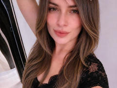 GynnaHykari - female with brown hair and  big tits webcam at xLoveCam