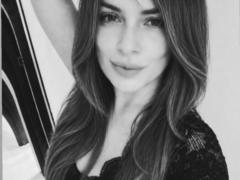 GynnaHykari - female with brown hair and  big tits webcam at xLoveCam