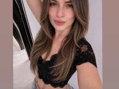 GynnaHykari - female with brown hair and  big tits webcam at xLoveCam