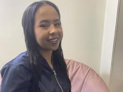 HaannaRoberts - female with black hair webcam at xLoveCam