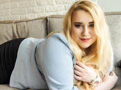 HaileyLush - blond female with  big tits webcam at xLoveCam