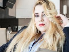 HaileyLush - blond female with  big tits webcam at xLoveCam