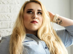 HaileyLush - blond female with  big tits webcam at xLoveCam