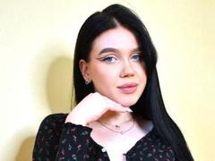 HaileyDevidson - female with brown hair webcam at LiveJasmin