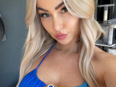 Hailey-B - blond female webcam at xLoveCam