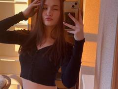 HanaGardinier - female with black hair webcam at xLoveCam