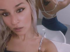 HannaDown-hot - blond female webcam at xLoveCam