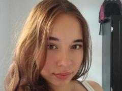 HannaKonor - female with brown hair and  small tits webcam at xLoveCam