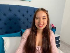 HannaKonor - female with brown hair and  small tits webcam at xLoveCam
