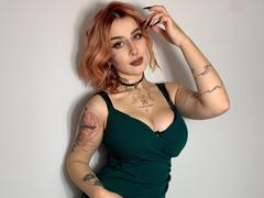 HannahFarah - female with red hair and  big tits webcam at LiveJasmin