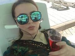 HanterHello - female with brown hair webcam at xLoveCam
