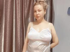 HanterHello - female with brown hair webcam at xLoveCam