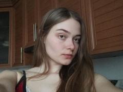 HappyEmily from xLoveCam