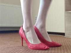 HappyTina - blond female with  small tits webcam at xLoveCam