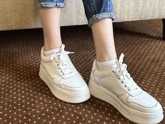 HappyTina - blond female with  small tits webcam at xLoveCam