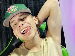 HardinBat - male webcam at xLoveCam