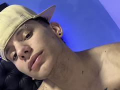 HardinBat - male webcam at xLoveCam