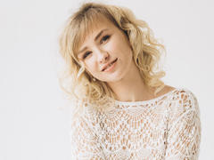 HarleyMid - female webcam at xLoveCam