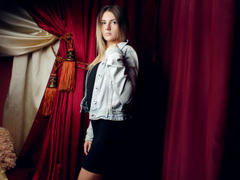 HarleyMoore - female with brown hair and  small tits webcam at LiveJasmin