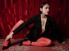 HarrietWhite - female with black hair webcam at LiveJasmin