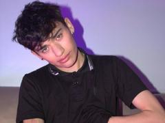 HarryClaude - shemale with brown hair webcam at xLoveCam