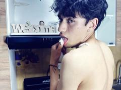 HarryClaude - shemale with brown hair webcam at xLoveCam