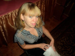 HayleyXRise - female with brown hair and  big tits webcam at ImLive