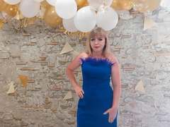 HayleyXRise - female with brown hair and  big tits webcam at ImLive