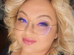 HazelDream69 - blond female with  big tits webcam at xLoveCam