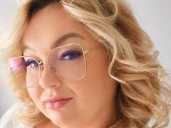 HazelDream69 from xLoveCam