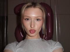 HeidiSmialek - female webcam at xLoveCam