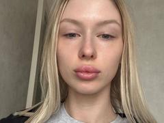 HeidiSmialek - female webcam at xLoveCam
