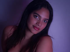 HeidyGloss - female with black hair and  big tits webcam at xLoveCam