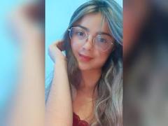 MollyPiper - female with black hair webcam at xLoveCam