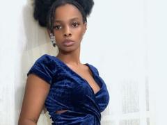 HeileyBrown - female with black hair webcam at xLoveCam