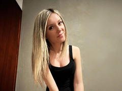 HeisseGina-hot - blond female webcam at xLoveCam