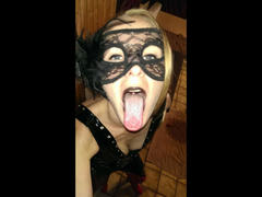 HeisseLina-hot - blond female webcam at xLoveCam