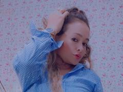 HelenRosee - blond female with  small tits webcam at xLoveCam