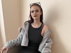 OpheliaPolonius - female with brown hair webcam at LiveJasmin