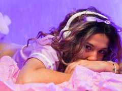 HellenK - female with brown hair webcam at xLoveCam