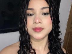 HemMastar - female with black hair webcam at xLoveCam