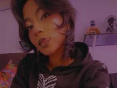 HenutmireRossi - female with black hair and  big tits webcam at xLoveCam