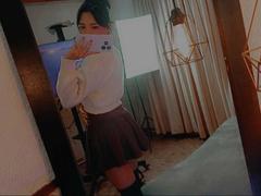HenutmireRossi - female with black hair and  big tits webcam at xLoveCam
