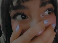 HenutmireRossi - female with black hair and  big tits webcam at xLoveCam
