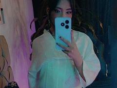 HenutmireRossi - female with black hair and  big tits webcam at xLoveCam