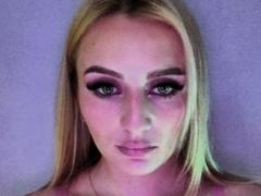 HesterBetta - female webcam at xLoveCam