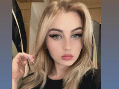 HesterBetta - female webcam at xLoveCam