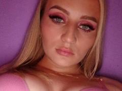 HesterBetta - female webcam at xLoveCam